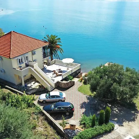 Laura, No 2 Apartamento *