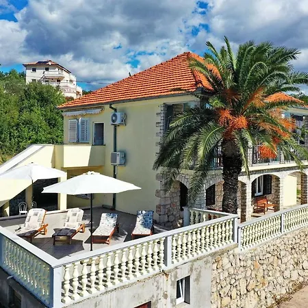 Laura, No 2 Maslenica