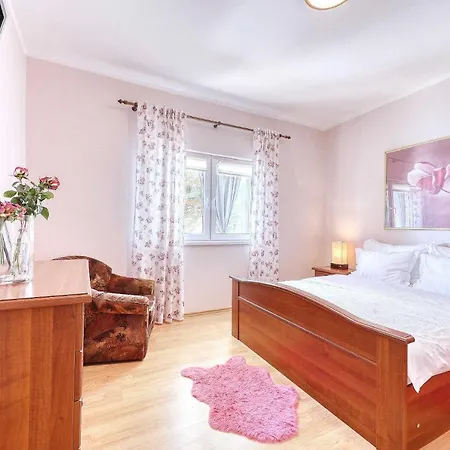 Laura, No 2 Maslenica