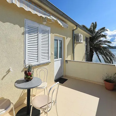 Laura, No 2 Maslenica