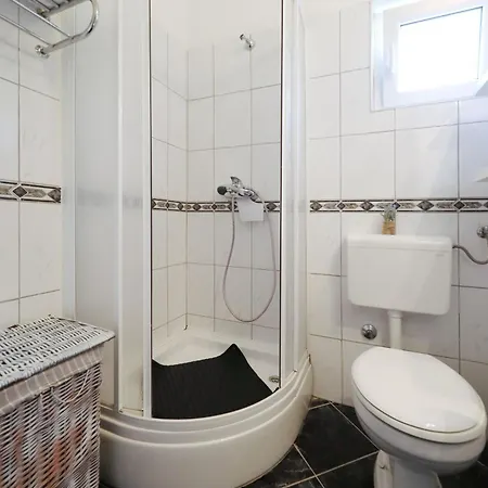 Laura, No 2 Apartman Maslenica
