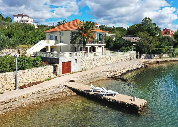 Laura, No 2 Maslenica