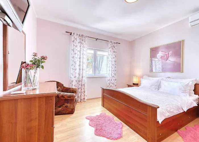 Laura, No 2 Maslenica