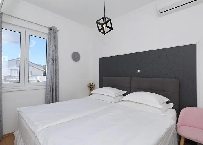 Laura, No 2 Maslenica