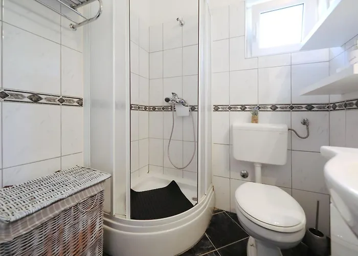 Laura, No 2 Apartment Maslenica