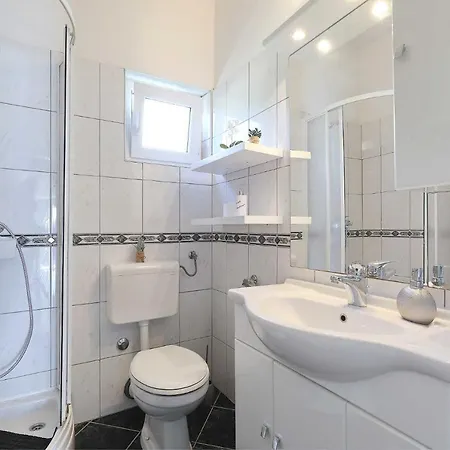 Apartment Laura, No 2 Maslenica