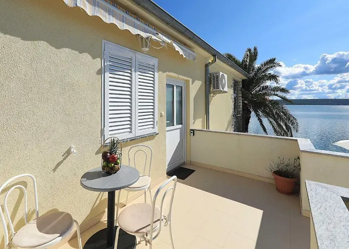 Laura, No 2 Maslenica