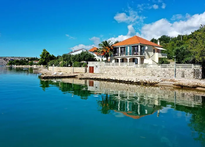 Laura, No 2 Apartment Maslenica