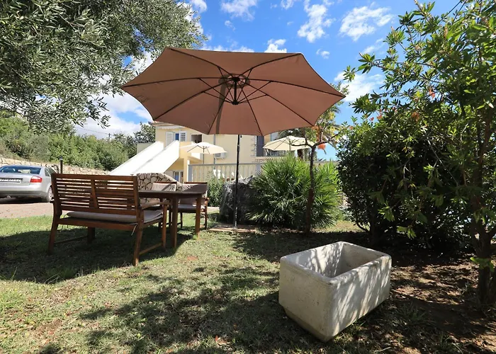 Laura, No 2 Apartment