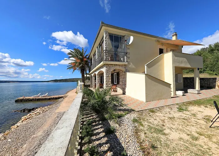 Apartment Laura, No 2 *